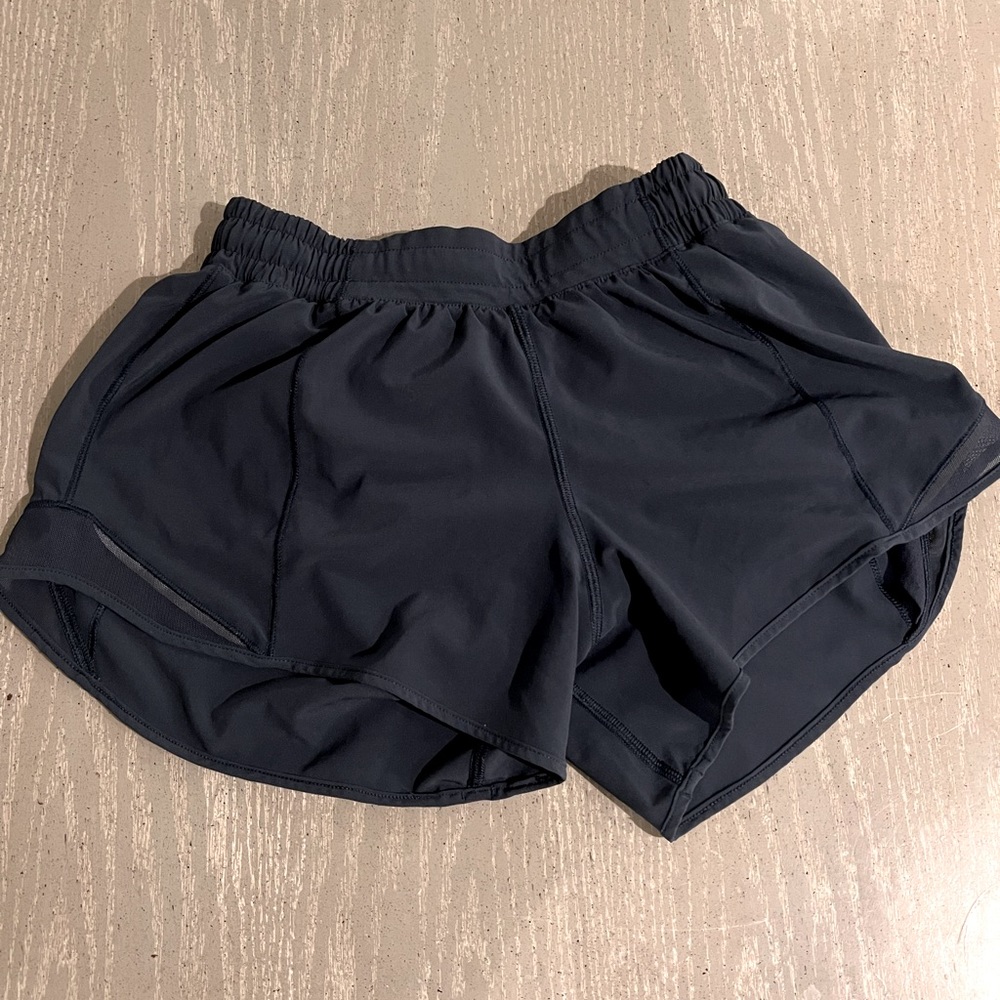 Lululemon navy Hotty hot shorts 4” size:2